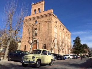 Junto a la iglesia de Perales del Río